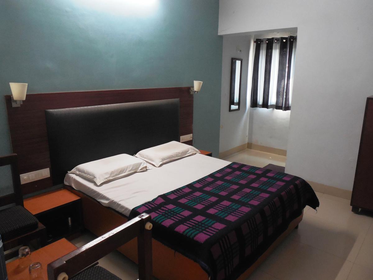 Hotel Silver Springs Ahmedabad Exterior foto