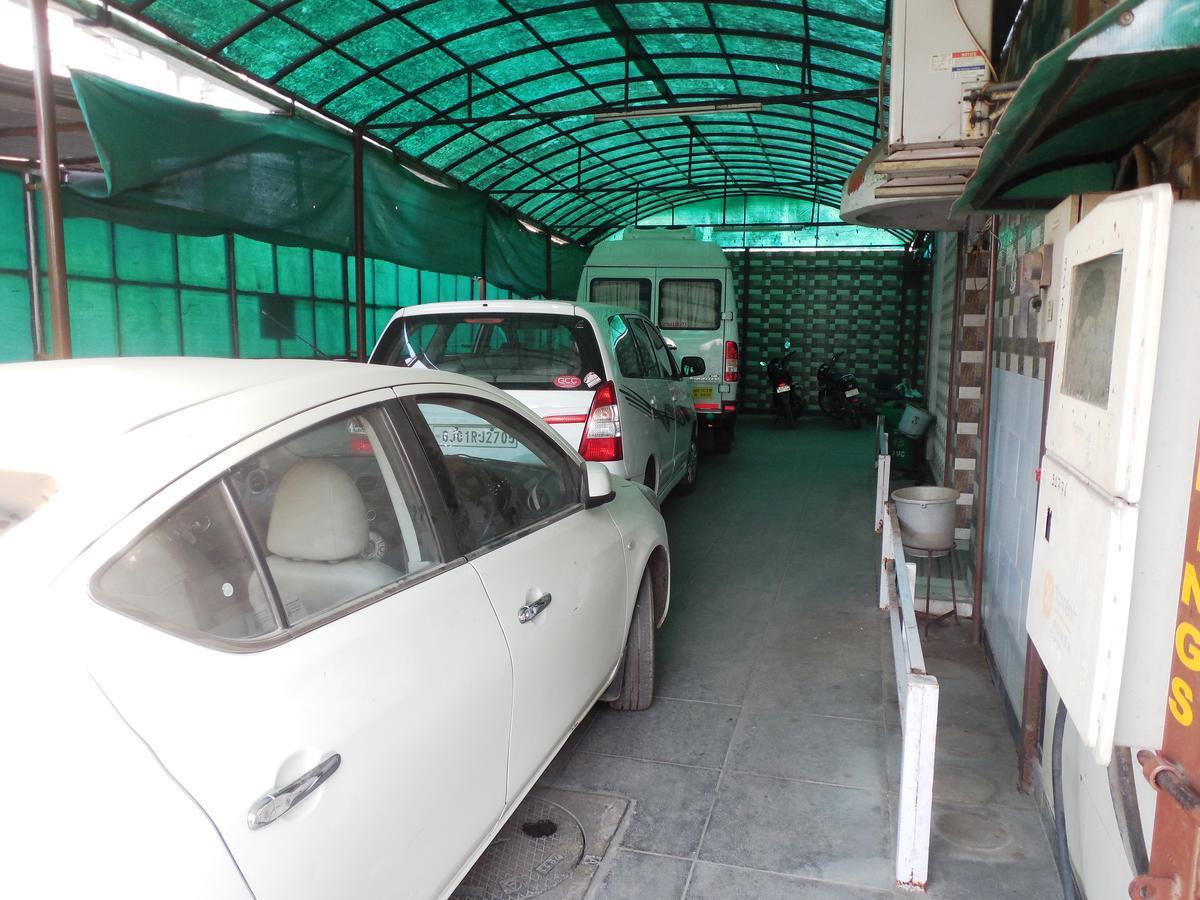 Hotel Silver Springs Ahmedabad Exterior foto